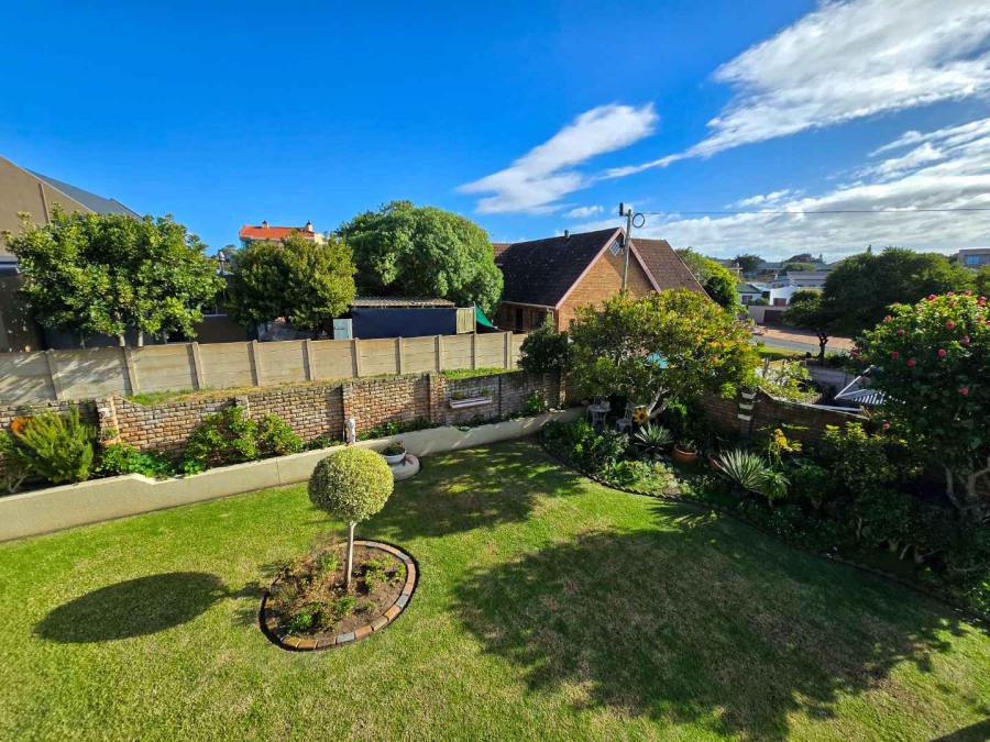 5 Bedroom Property for Sale in Stilbaai Wes Western Cape